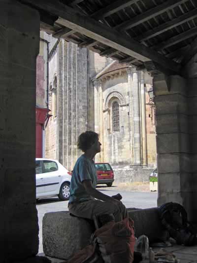 Walking in France: Lunch in the halle, Lusignan