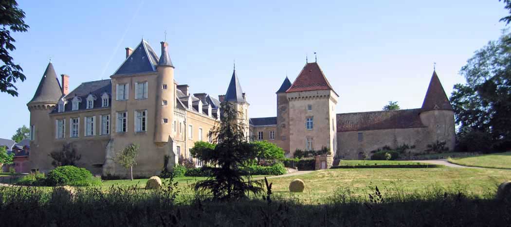 Walking in France: The Château of Dracy-les-Couches