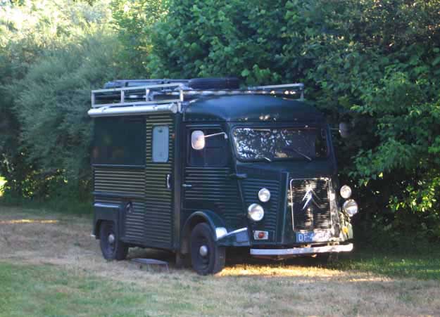 Walking in France: The remarkable Citroën van in the Aire Naturelle