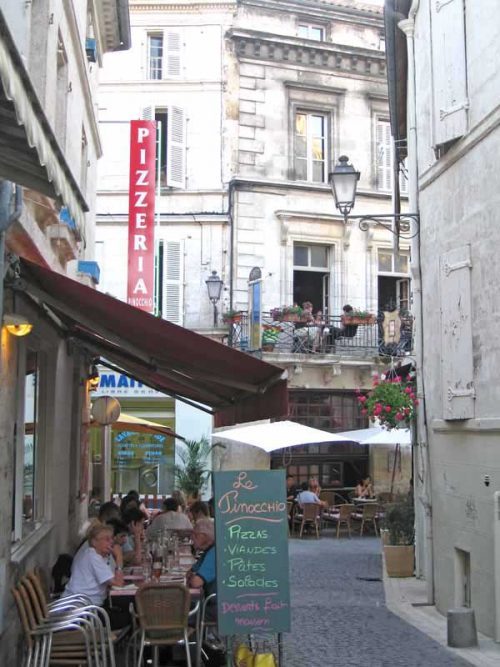 Walking in France: Dining quarter, Angoulême