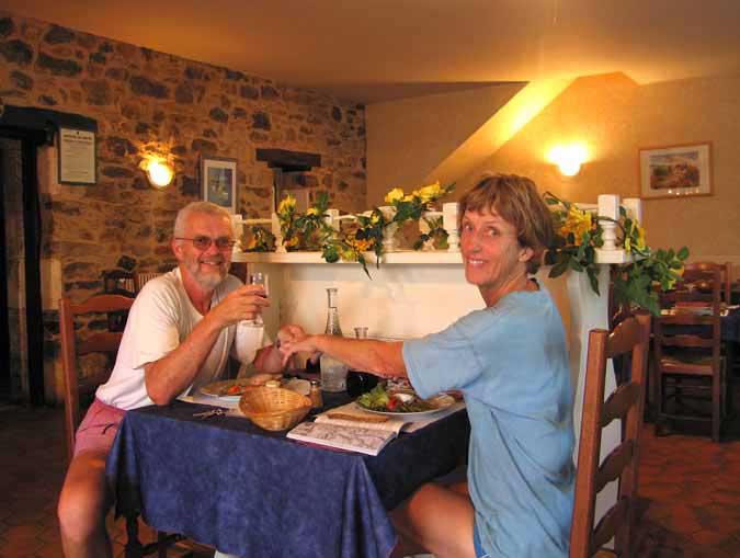 Walking in France: A happy couple about to have dinner in Terrasson