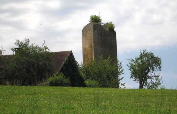 Walking in France: The leaning tower of la Vermondie