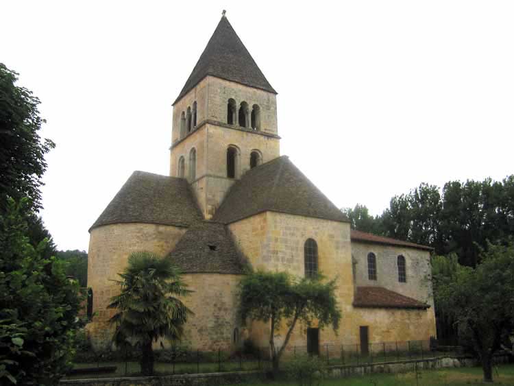 Walking in France: The church at Saint-Léon-sur-Vézère