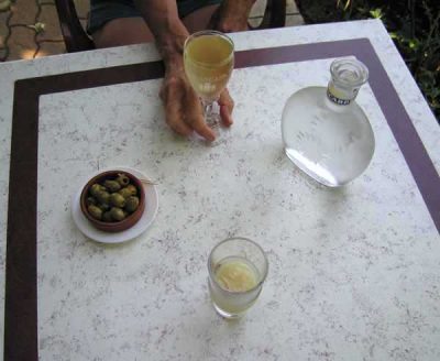 Walking in France: Aperitifs before dinner at the camping ground, les Eyzies