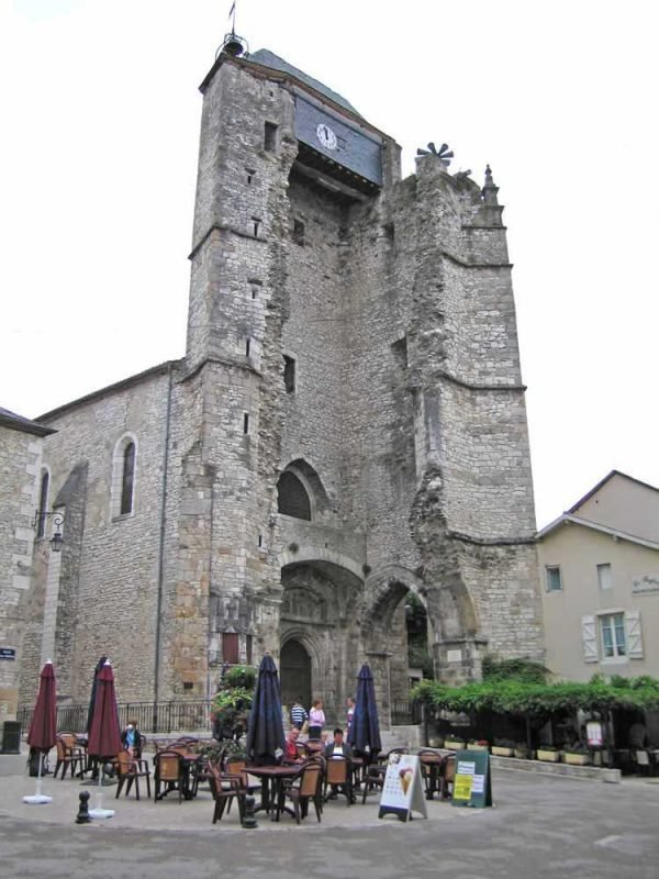 Walking in France: Ruined belfry in Souillac