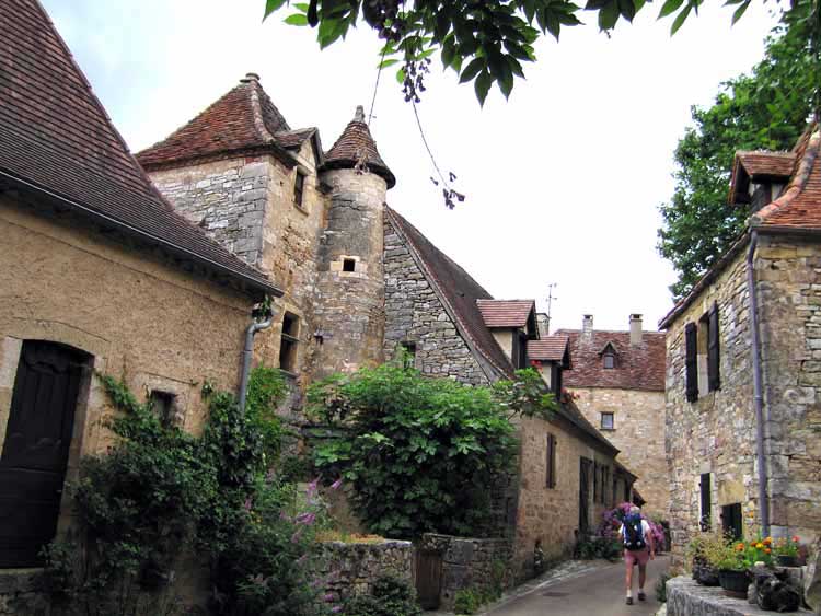 Walking in France: Exploring the back streets of Loubressac