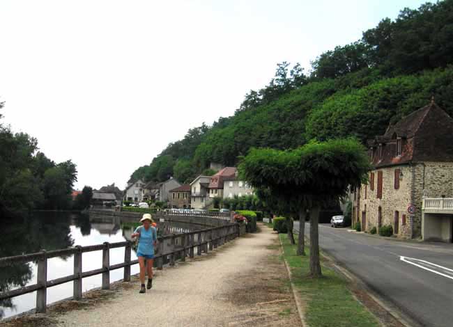 Walking in France: Beside the Cère river