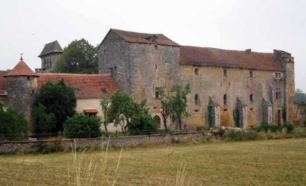 Walking in France: The priory, Laramière