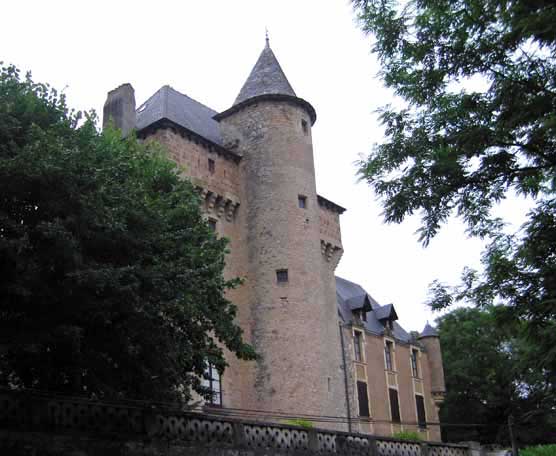 Walking in France: Château near Monteils