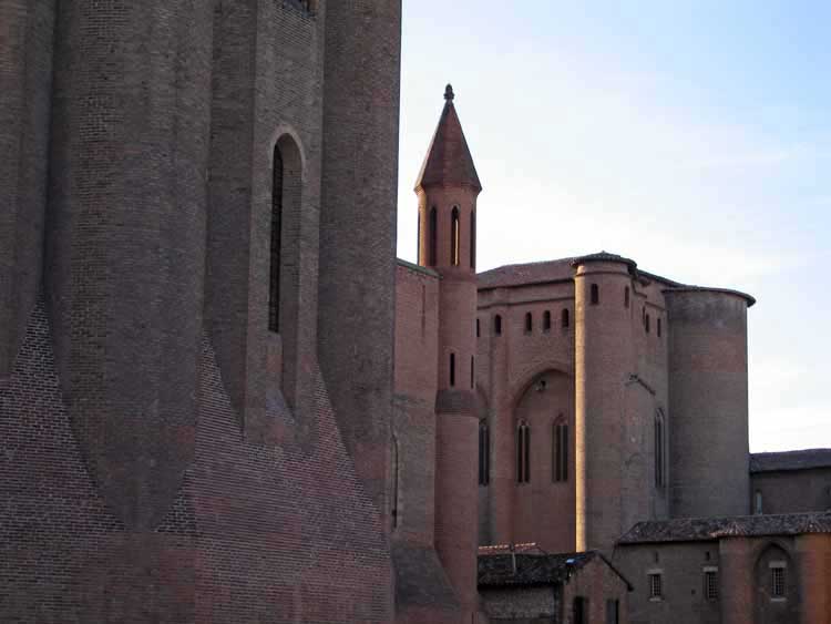 Walking in France: The belltower of Albi cathedral