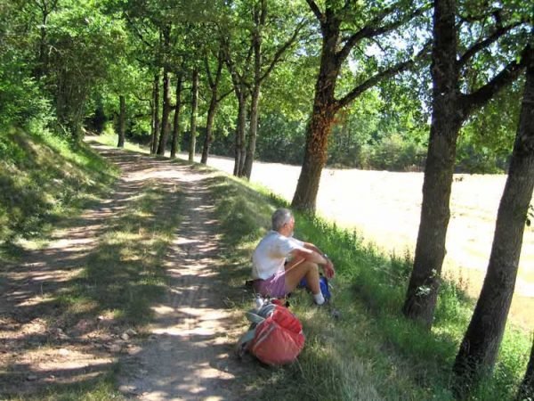 Walking in France: A short rest on the old railway embankment