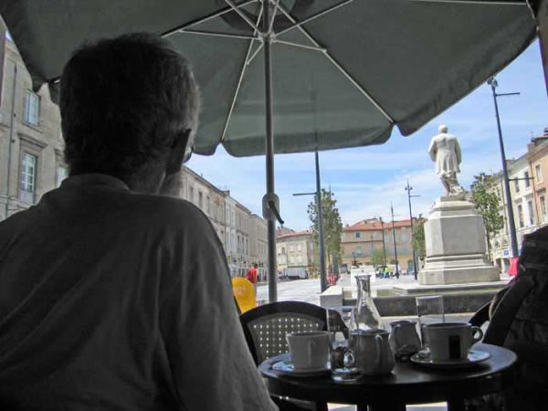 Walking in France: Coffees in the main square, Castres