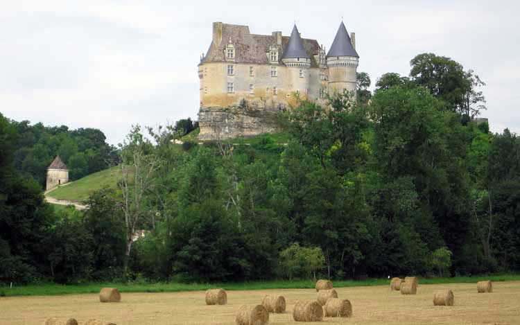 Walking in France: Château of Bannes