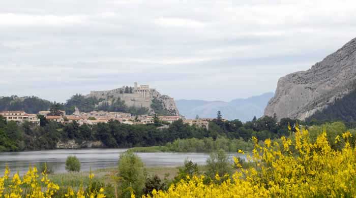 Walking in France: Sisteron from across the Durance