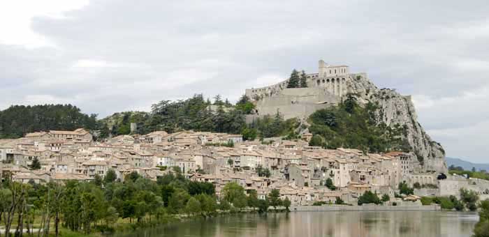 Walking in France: Sisteron and its citadel