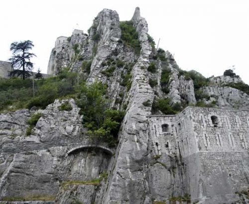 Walking in France: Looking up to the citadel as we left Sisteron