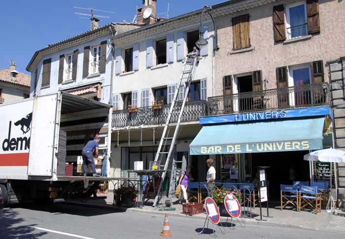 Walking in France: Back at the Bar de l’Univers - supervising deliveries to the top floor