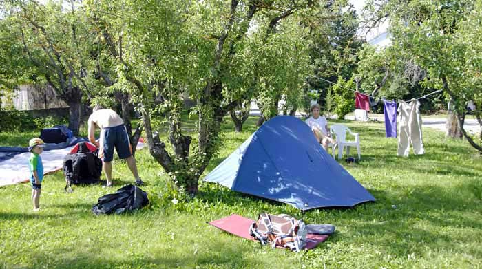 Walking in France: Our new campsite - with our neighbour packing his parachute