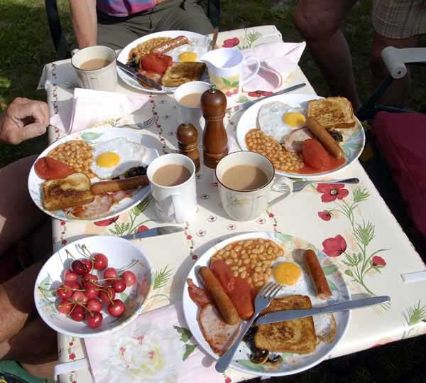 Walking in France: A full British breakfast in deepest France