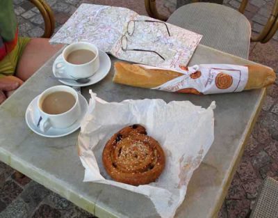 Walking in France: Second breakfast at Le Drop