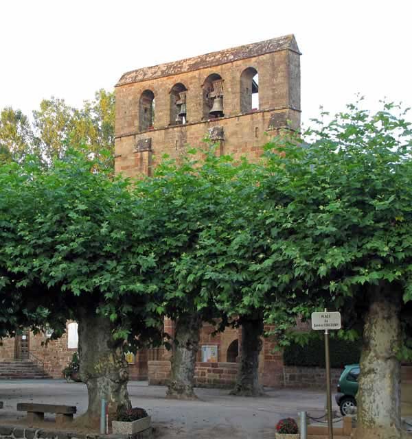 Walking in France: The old bell-wall in Saint-Pantaléon