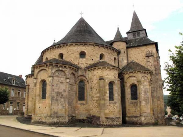 Walking in France: The rounded apses of the abbey in Vigeois
