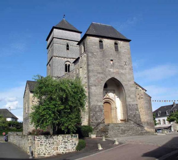 Walking in France: Church of Saint-Côme et Saint-Damien, Chamboulive