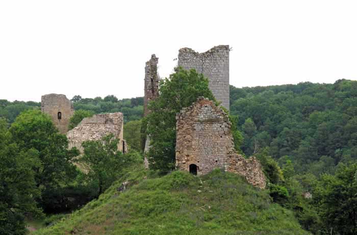 Walking in France: Ruins of the château of Crozant