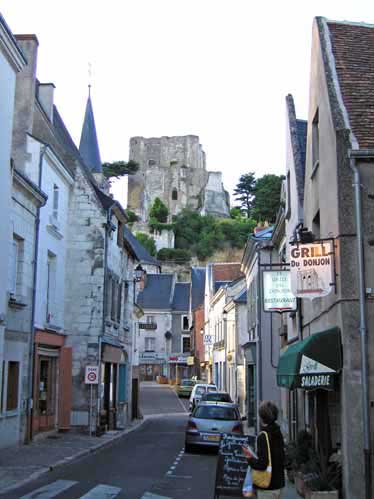 Walking in France: Montrichard with the donjon on the hill