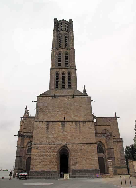Walking in France: The incongruous bell-tower in front of the Limoges cathedral