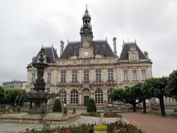 Walking in France: Hotel de Ville, Limoges