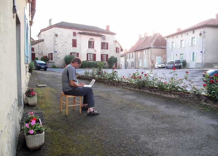 Walking in France: A modern pilgrim doing his daily blog outside the gîte