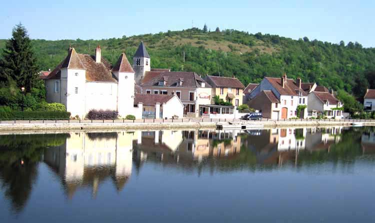 Walking in France: Across the Yonne to Vaux and the inn where we had our first coffee