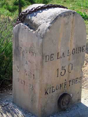 Walking in France: Distance marker on the Canal du Nivernais