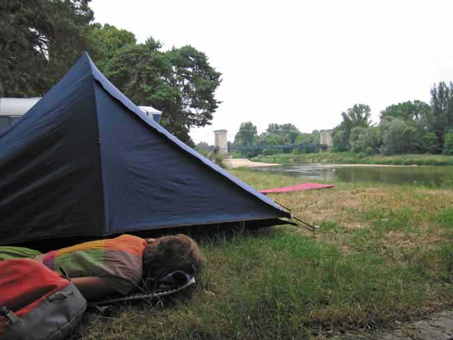 Walking in France: An afternoon nap in the camping ground at Châtillon-sur-Loire