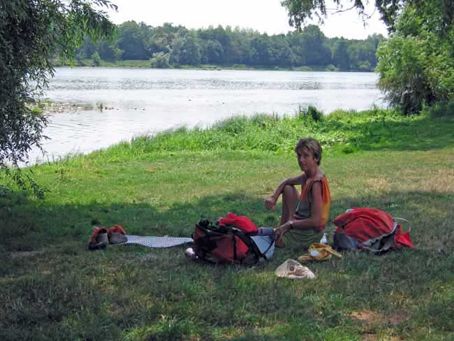 Walking in France: Lunch beside the Loire at the defunct camping ground of Saint-Ay