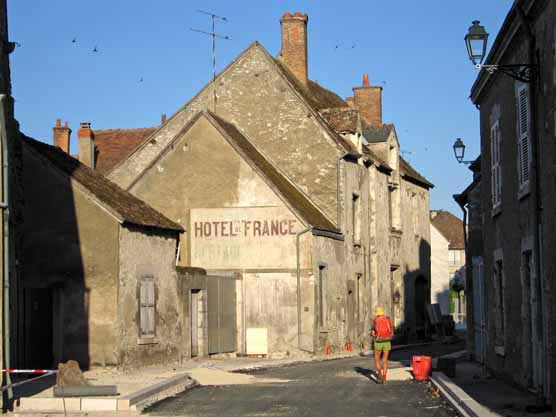 Walking in France: Arriving at Saint-Dyé