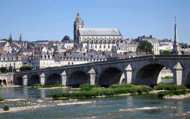 Walking in France: Blois from across the Loire