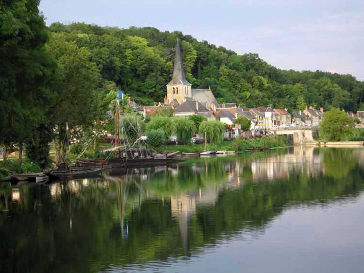 Walking in France: From the camping ground, Savonnières reflected in the Cher