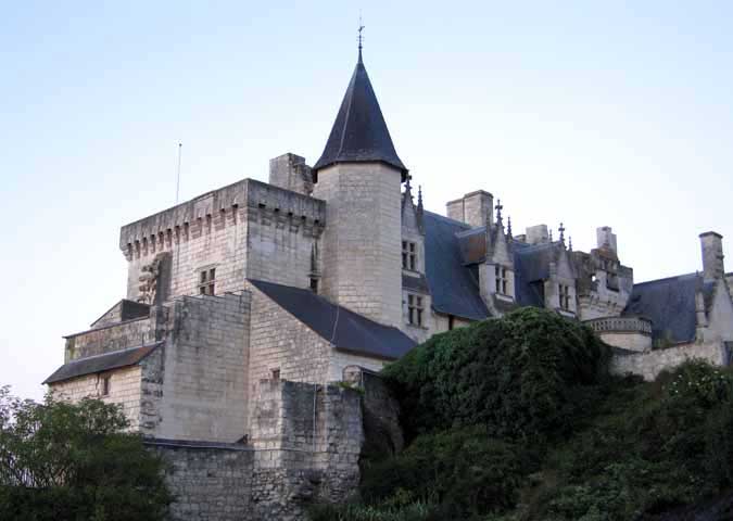 Walking in France: Chateau of Montsoreau