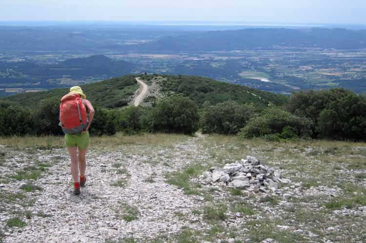 Walking in France: On the way down from Grand Luberon