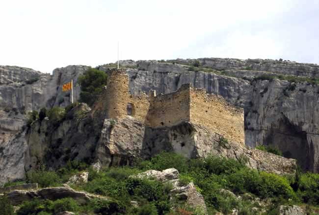 Walking in France: The château of the bishops of Cavaillon