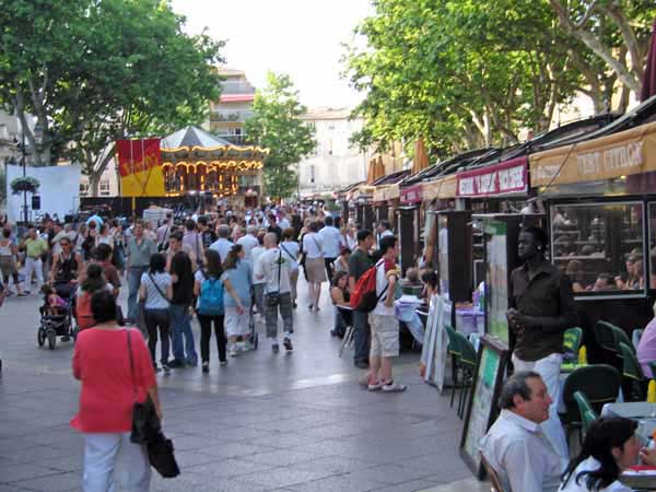 Walking in France: Place de l'Horloge, lined with cheap restaurants