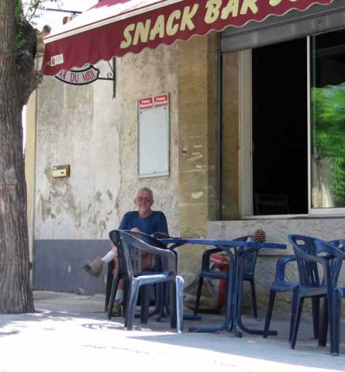Walking in France: Coffee and shade in Saint-Hilaire