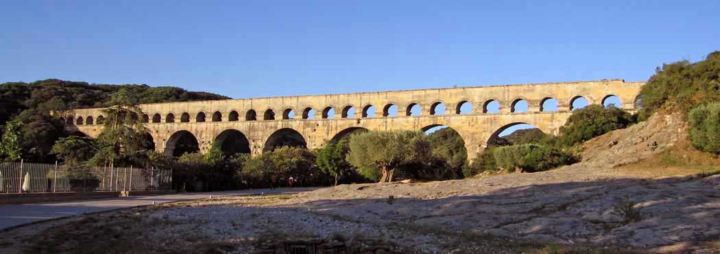 Walking in France: Leaving the Pont du Gard