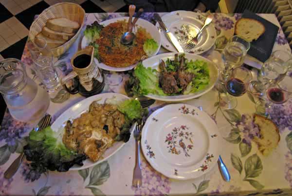 Walking in France: Our grand dinner in Broquiès