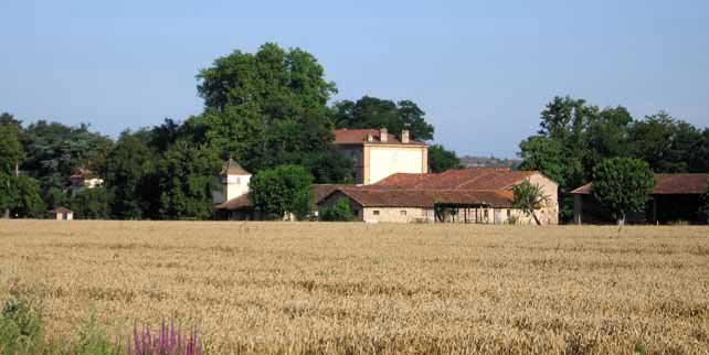 Walking in France: Farmhouse near Marssac-sur-Tarn