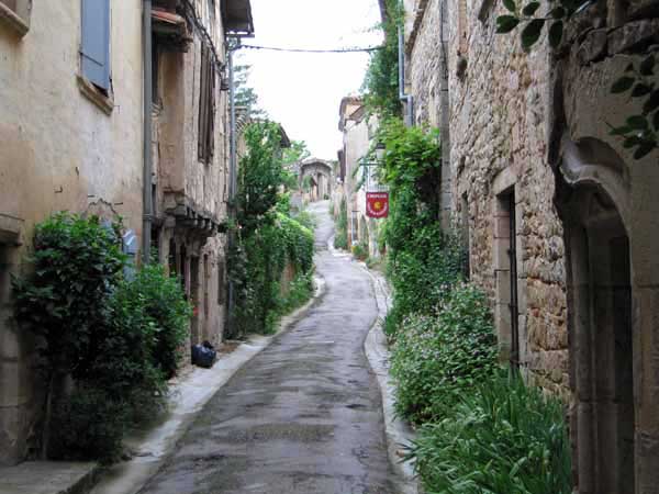 Walking in France: More steepness in Bruniquel