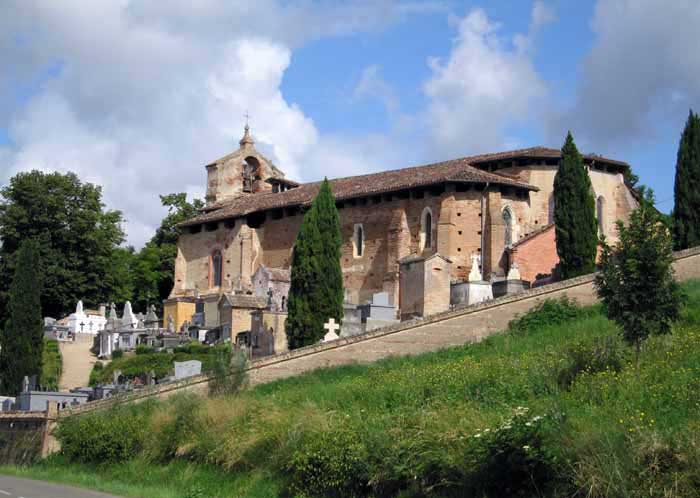 Walking in France: Church near Piquecos