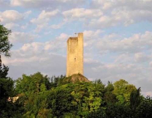 Walking in France: Morning sun on the Montcuq donjon